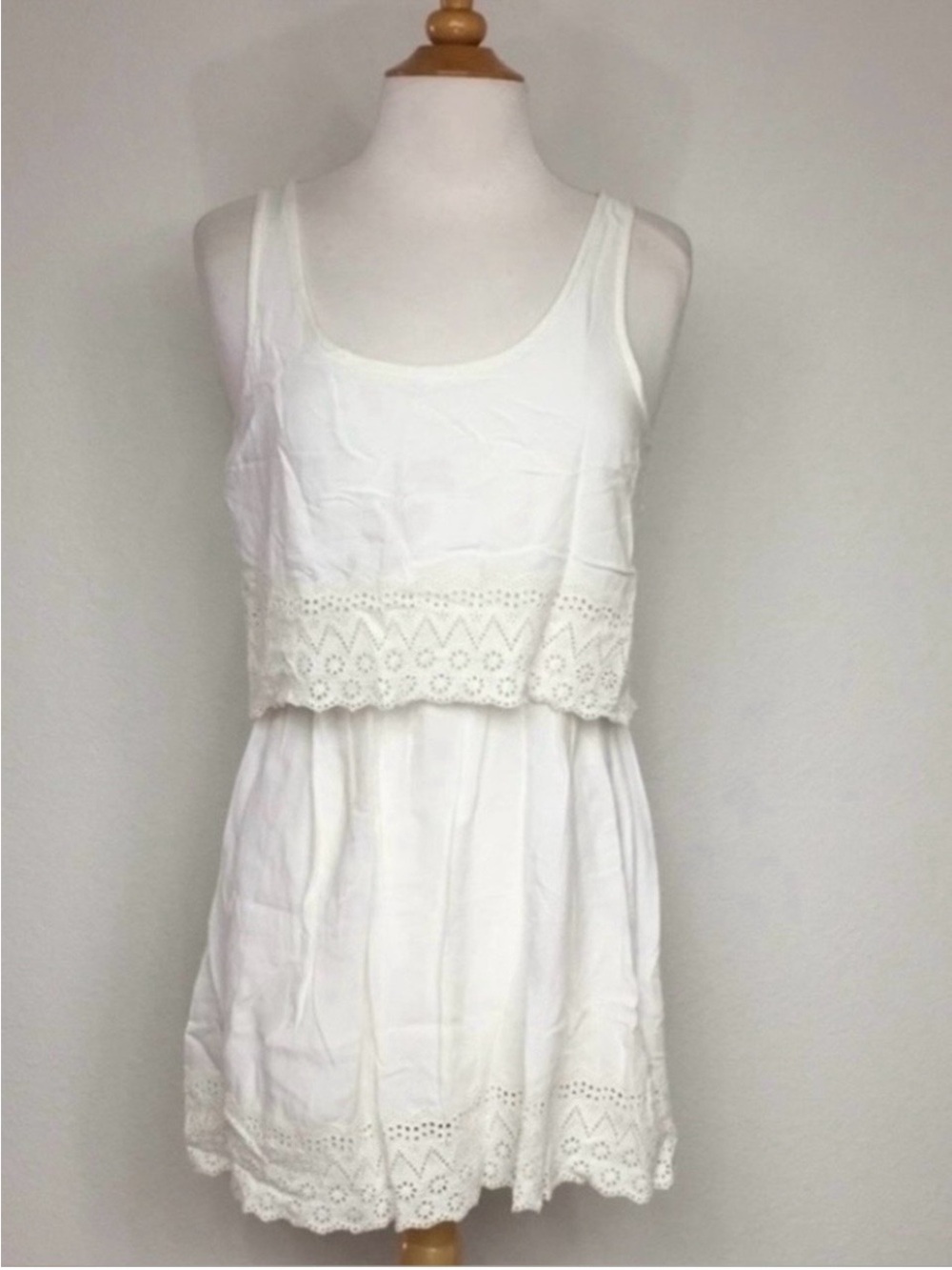 3/$25 H&M Women's Off White Eyelet Trim Tiered Mini Dress Size 6 Coastal Boho